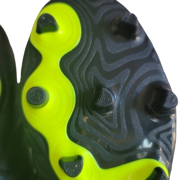 Addias Soccer Cleats - Picture 3 of 14